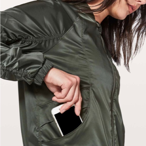 Like New Lululemon Above The Clouds Jacket-
Evergreen - Picture 3 of 6